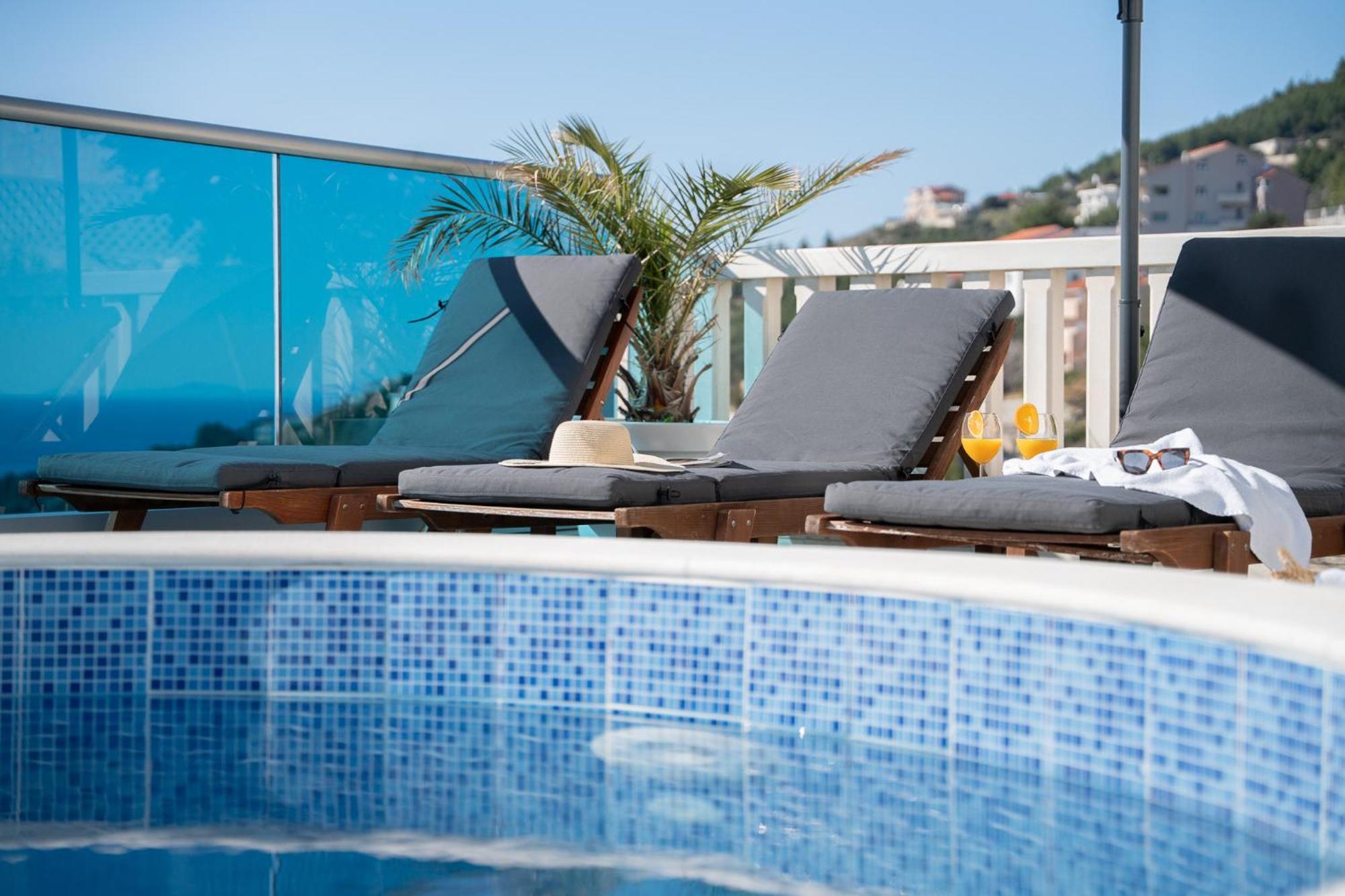 Sunny Hill Apartments With Rooftop Pool Celina Exterior photo