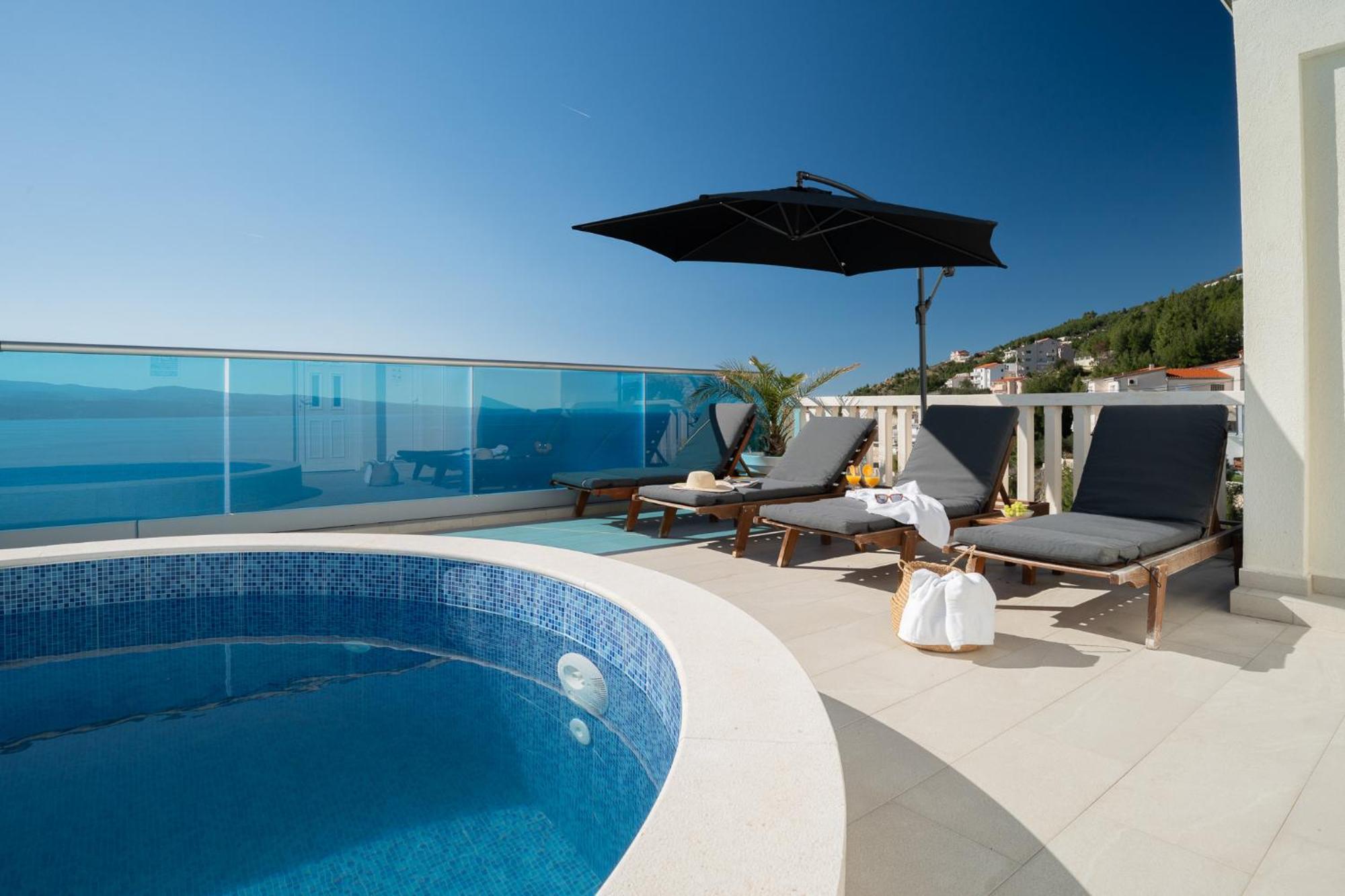 Sunny Hill Apartments With Rooftop Pool Celina Exterior photo