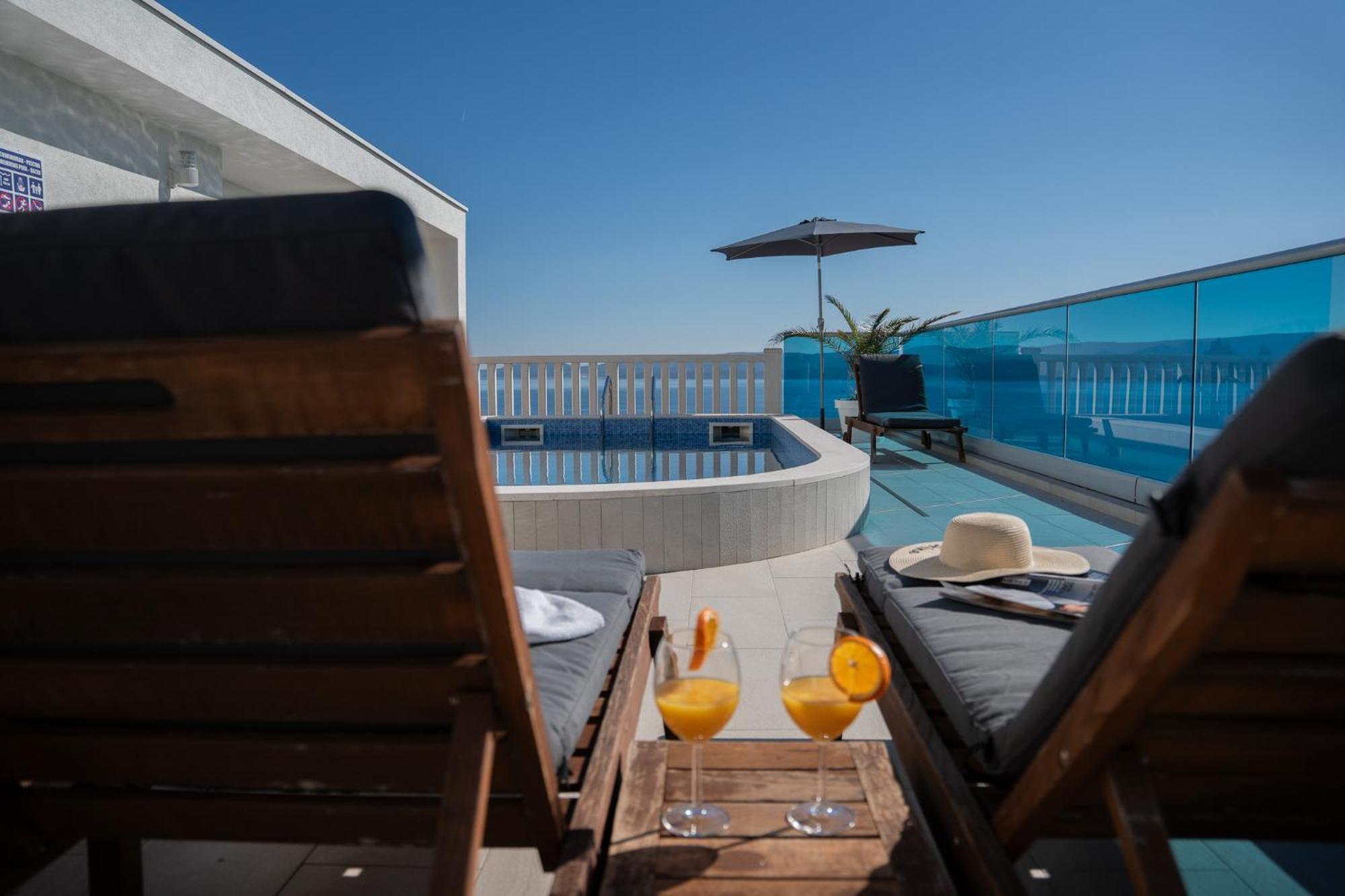 Sunny Hill Apartments With Rooftop Pool Celina Exterior photo